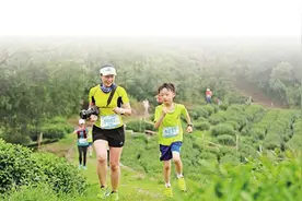 自己筹赞助当义工，这群爸妈连续5年为孩子办亲子跑比赛图片