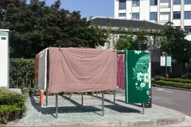 解决居民晾晒难，松江这个小区推出可以“拖着跑”的共享晾衣架图片