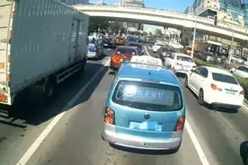 奖金上万！外卖小哥街头霸气指挥交通，被重奖了图片