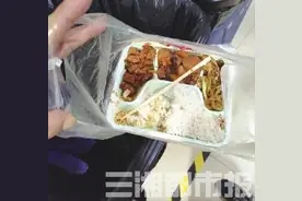一幢写字楼一天倒掉上百斤剩饭菜，倡议良好的消费习惯图片