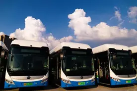 郑州最先进的公交车来了！西区首座加氢站开始测试，30台氢燃料公交车首次在226路、113路投运图片