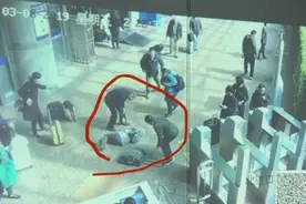 女子被行李箱绊倒，15天后去世，家属起诉箱子主人索赔62万图片