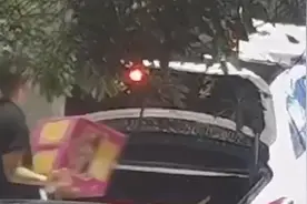 惊喜变惊吓！凌晨给女友庆生放了100响烟花 结果收到了罚单