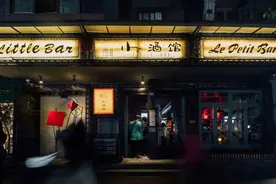 饮江湖斗酒的成都人，与喝半斤美式的重庆人图片