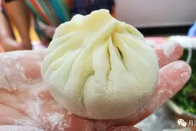 满满烟火气，月浦阿姨手把手教包香菇菜包图片