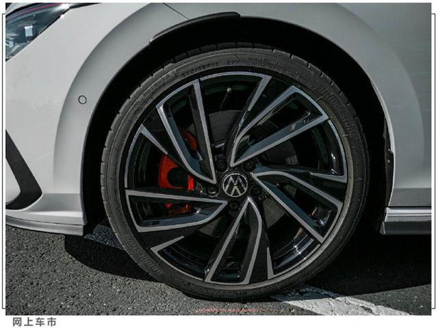大众全新高尔夫GTI实拍！10月国产开售，沿线现款2.0T+7DCT