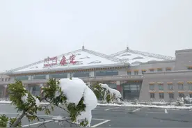 康定迎来降雪 成都—康定—拉萨航班取消图片