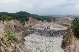 深圳垃圾倒进清远废石场，复垦工程变成暴利垃圾坑图片