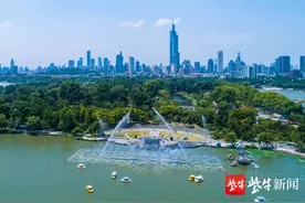 南京玄武湖莲花广场音乐喷泉回来了图片