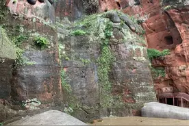 洪水淹到大佛脚趾尖尖 莫慌！乐山大佛专为镇水修建 全身布有排水系统图片