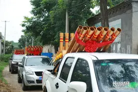 河北行唐：电子礼炮让喜事增添环保味儿图片