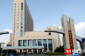 盐城技师学院女副校长被实名举报，当事人回应称：组织和纪委部门已调查过图片