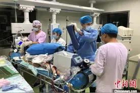 广西ICU医生：与死神“搏斗”抢救患者最有成就感图片