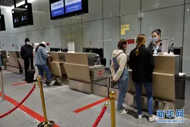 哈萨克斯坦逐步恢复国际航线图片