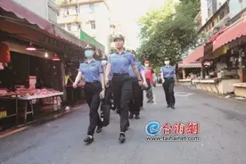 厦门城管女子中队走街 柔性劝导获点赞图片