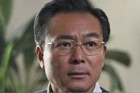 谢园的第一身份是老师，余男、左小青、邢佳栋都是他的学生图片