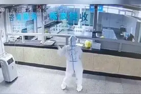 最可爱的人跳了最可爱的舞 我们找到了新疆穿着防护服跳舞的医生小姐姐图片
