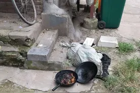 郑州一独居老人厨房炖肉时外出引发火灾，消防员破窗进入灭火源图片