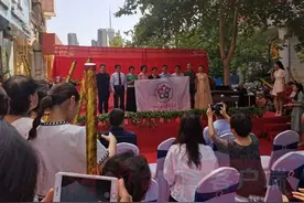 郑州市文化志愿服务中心蔚蓝云朵艺术学校分中心揭牌仪式在管城区举办图片