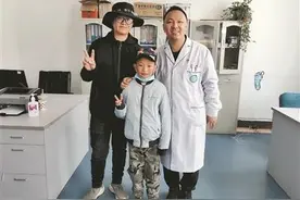 “中国医师节”探访医师们的快乐：治病救人 心满意足图片