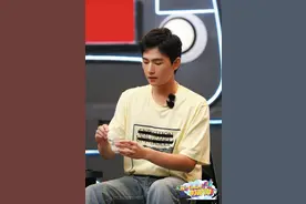 薅“洋”毛！《元气满满》杨洋被撕腿毛痛到变形图片