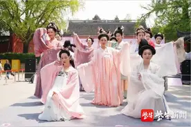 南京莫愁湖夜公园游园季邀你来穿越图片