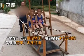 爷爷给孙子做木制“轿车”，推起来一晃一晃，网友：大人也羡慕，想坐图片