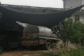 郑州交警排查出两辆报废车：其中一辆报废油罐车长期在广西深山活动，另一辆报废面包车只在凌晨4点上路，有啥猫腻？图片