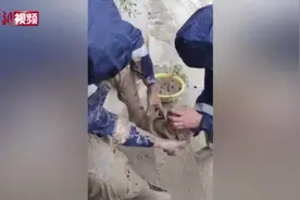 甘肃陇南泥石流：消防员救援间歇雨靴灌泥脱不下来视频封面