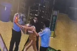 中年男女大闹安检口，咬伤民警双双被刑拘图片