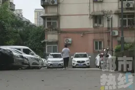 西安14岁男孩住在楼道十几天，家长：他不想回家写作业......图片