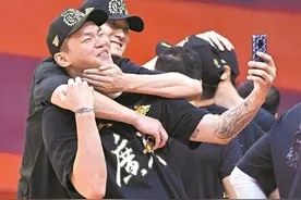 等阿联回来，我们继续冲冠图片