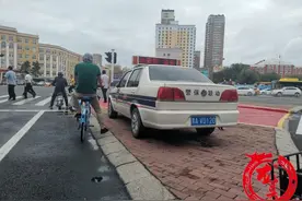 座标中山路与和平路交口处交通岗！人保“警保联动”车开上安全岛？图片