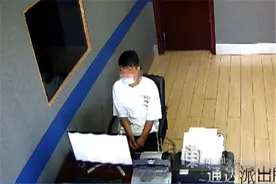 男子爱玩跳舞机，五次抢劫同一人钱财图片