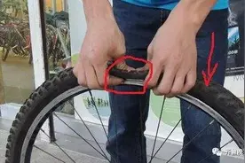 一个仇记了三四十年！济南一男子为报复老师，偷偷扎了他的车胎图片