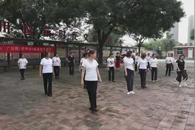 淄博市淄川区：广场舞《赶牛山》培训 让市民精神文化生活更精彩图片
