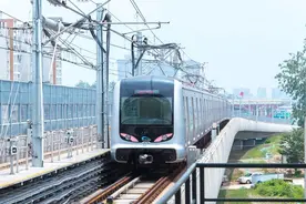 成都地铁语音报站又有新花样了，网友：啥时候成都话版本安排上？图片