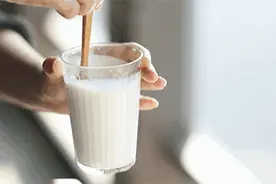 买牛奶，贵的就好？错了，按照包装上这“4点”挑，都是好牛奶图片