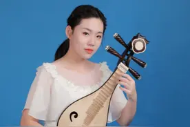 她弹奏源于唐代的琴，义演百场，高考专业第一……图片