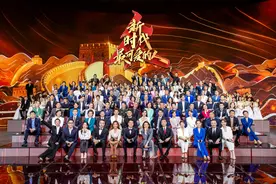 百位主持人“世纪大同框”，致敬“新时代最可爱的人”图片