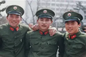 “所长让我来替换你们，快走吧”为了能执勤排查，他偷偷跑到卡点“撒了个谎”……图片