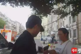 捡废品老大爷买菜丢了钱包，好市民拾金不昧报警上交图片