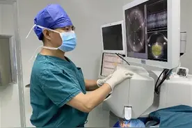 看近看远各需一副眼镜，高中教师备受视力困扰图片