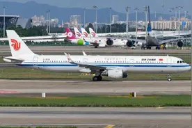 北京飞杭州一航班突遇强气流，乘客：人都飞了！有空乘受伤图片