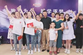 拥有隐形翅膀的“纪爸爸”为寒门学子插上 希望之翼 15年来 助百余名孩子 圆梦图片