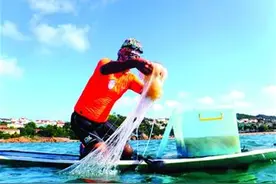 官帅，真帅！一人一桨日捞百斤海蜇图片