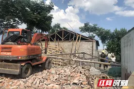 武陵区南坪街道：联合拆除违章建筑 营造良好城建氛围图片