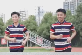双胞胎兄弟一个上清华一个上北大图片