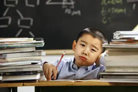 12岁男孩为何光着身子在床上说胡话？原来他是在浴室中毒了......图片