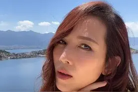蔡少芬的鱼尾纹，美颜特效也盖不住！网友叹：岁月没放过任何人图片